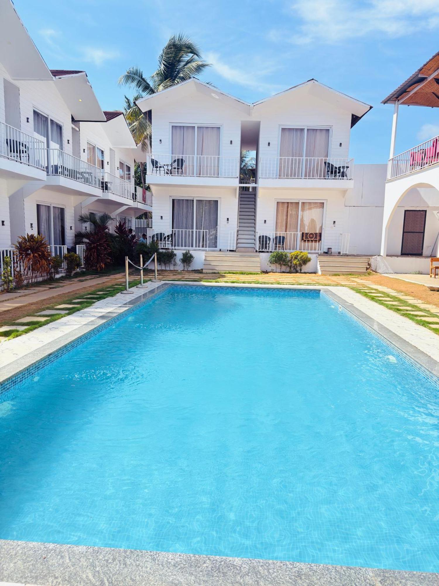 Hotel Sunbliss By The Sea Morjim