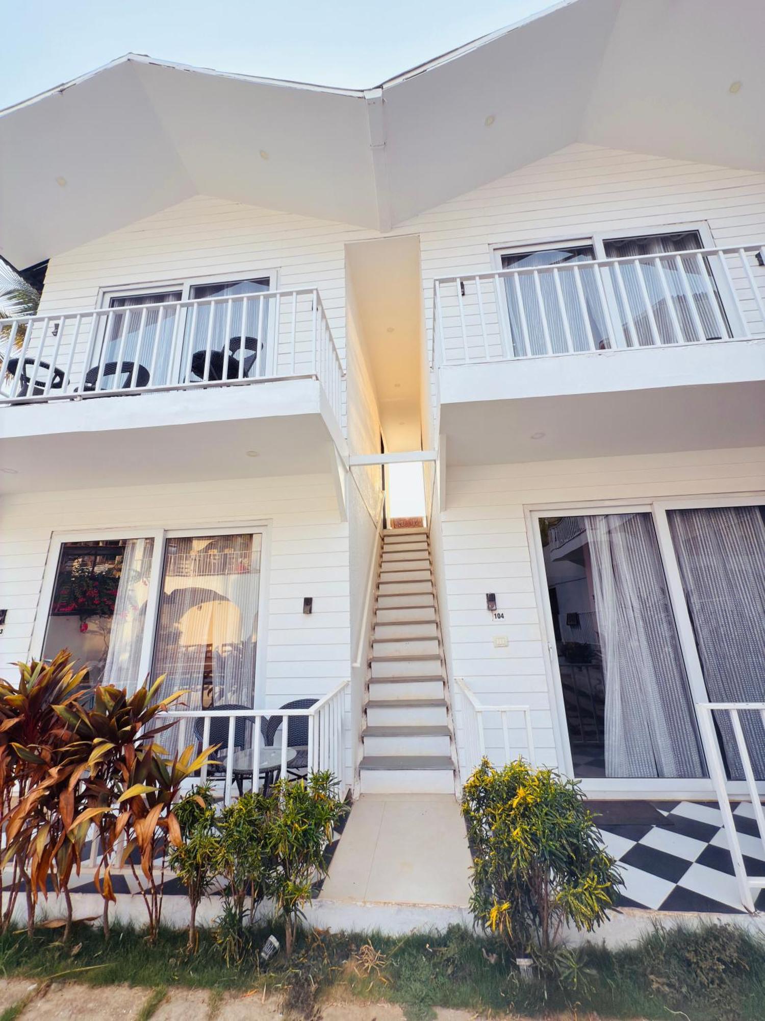 Hotel Sunbliss By The Sea